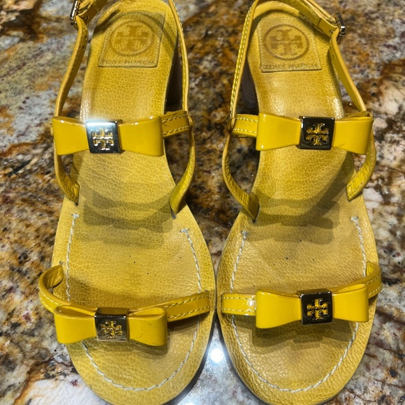 Tory Burch yellow healed sandals with bows size 7 - Picture 1 of 8